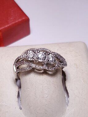 Estate .72ctw Natural 3 Diamond top & swirl sides 10Kt W/Gold S-7 Band Ring24318